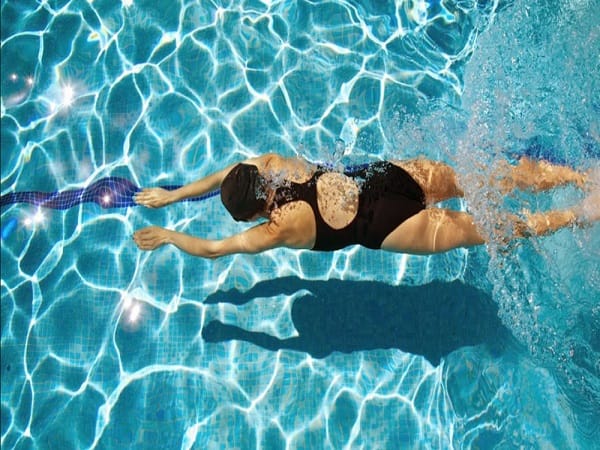 Tập bơi có giảm cân không? Bí quyết đốt cháy Calo hiệu quả
